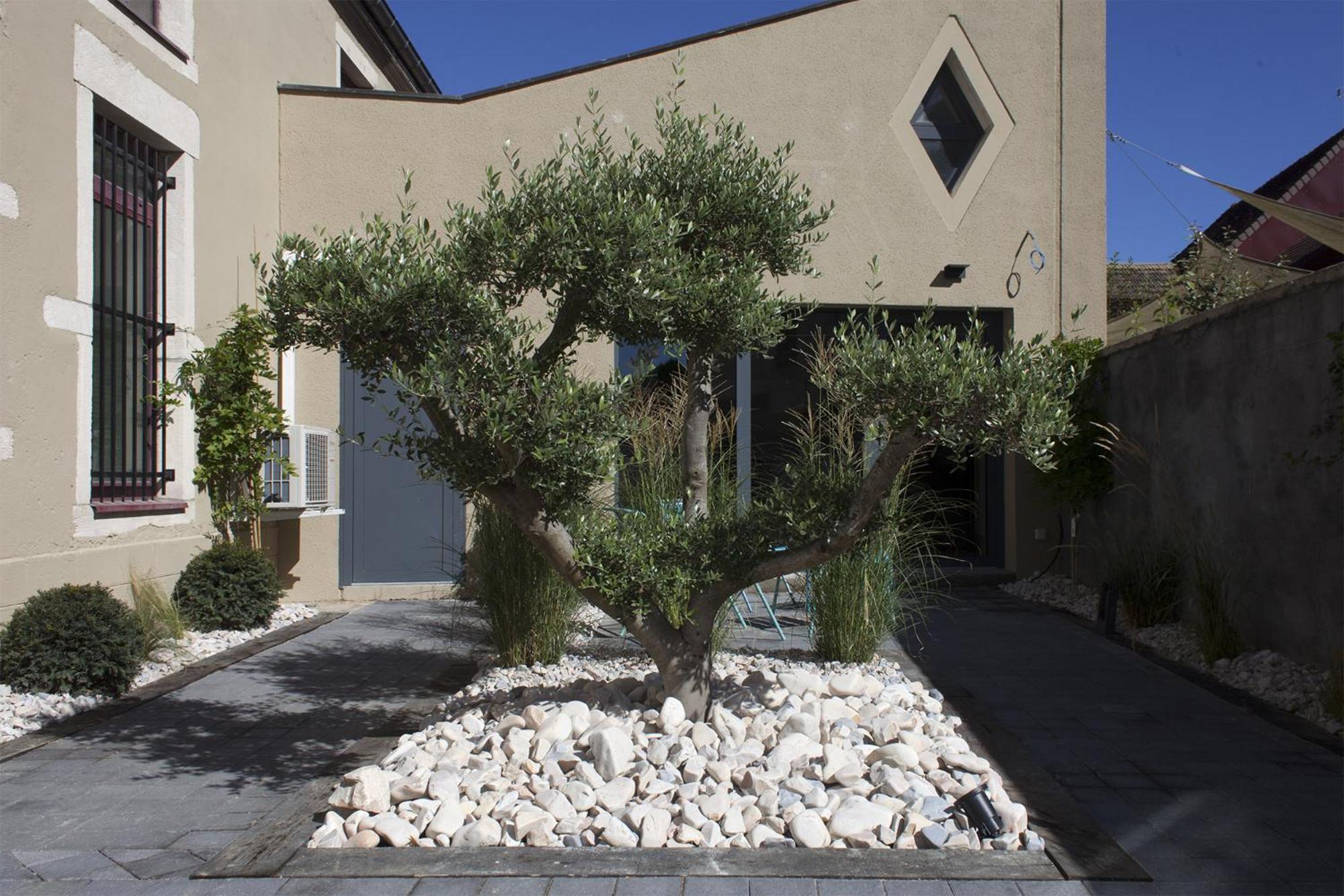 Appart Hotel Eugenie Louhans Exterior foto